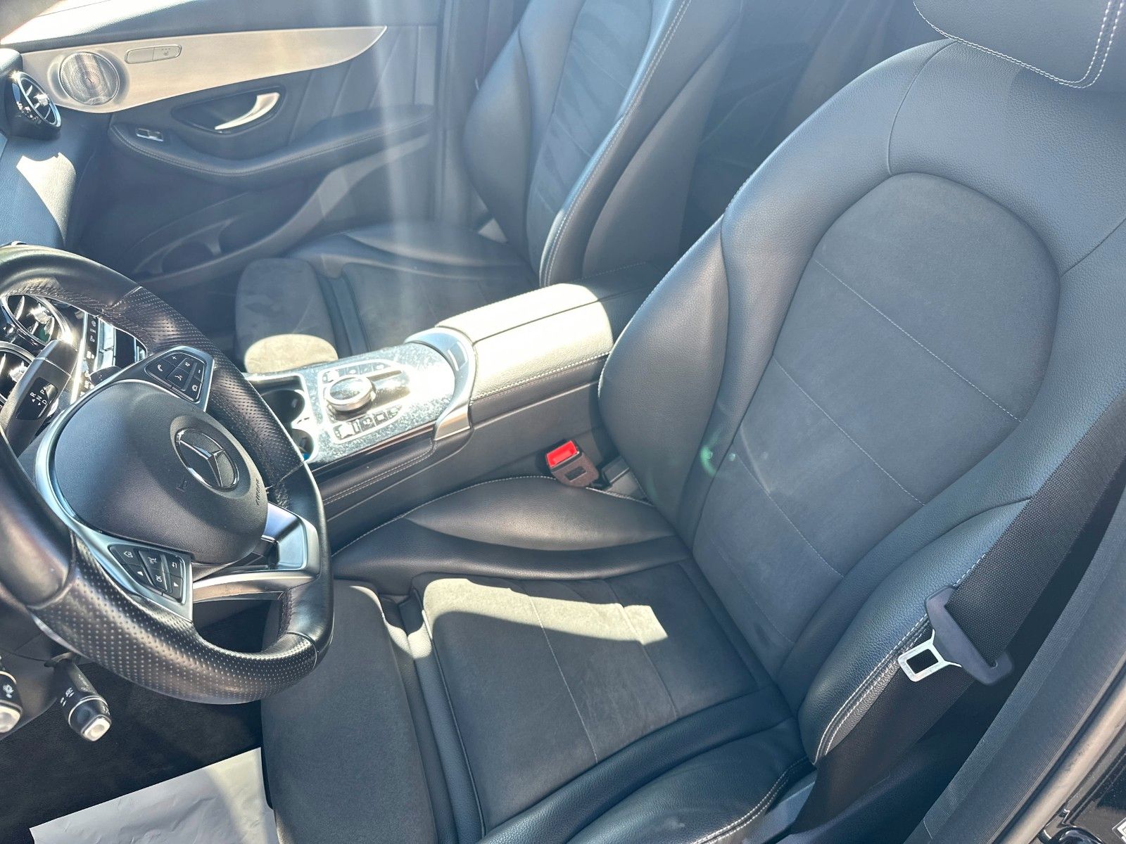 Fahrzeugabbildung Mercedes-Benz GLC 250 4MATIC Autom., ABSTANDSTEMPOMAT, PANORAM