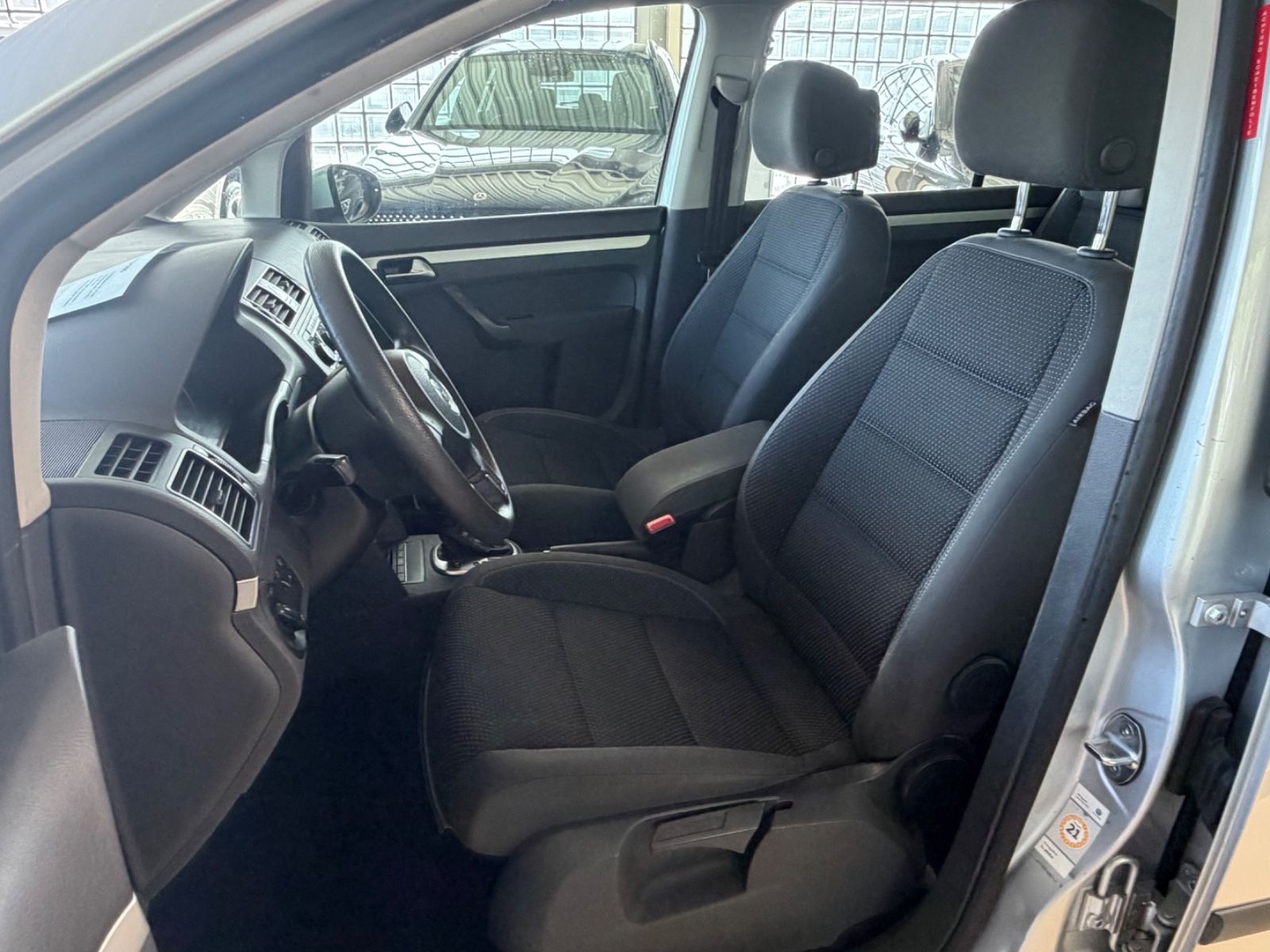 Fahrzeugabbildung Volkswagen Touran 2.0 TDI DSG