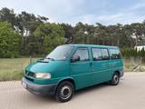 Volkswagen T4 Caravelle 2.5 Automatik mit Camping-Ausbau    - Volkswagen T4 Caravelle: Grün