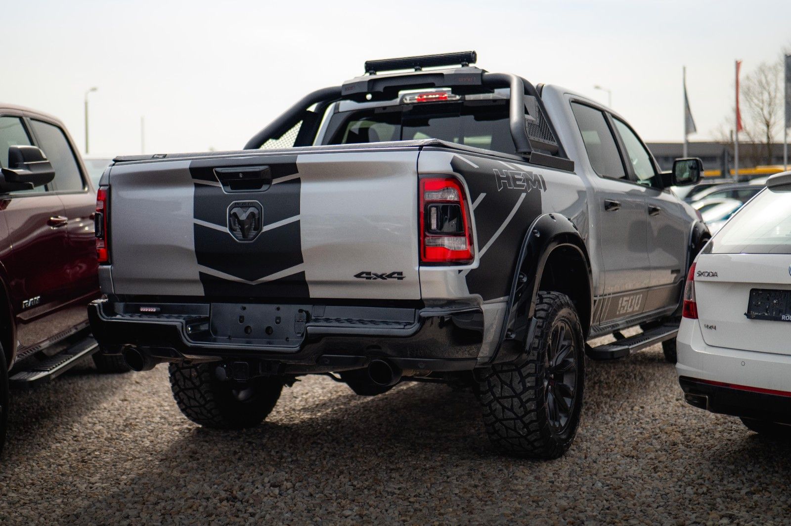 Fahrzeugabbildung Dodge RAM 5.7 V8 HEMI 4x4 NIGHT-Edition LARAMIE *LED*