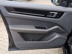 PORSCHE Cayenne 3.0 ~Matrix~StandHeiz~Approved06/26