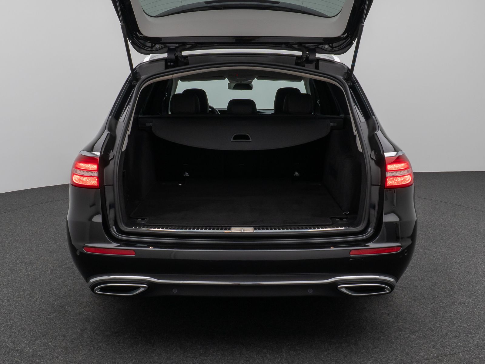 Fahrzeugabbildung Mercedes-Benz E 220d T-Modell Avantgarde Kamera AHK Tempomat