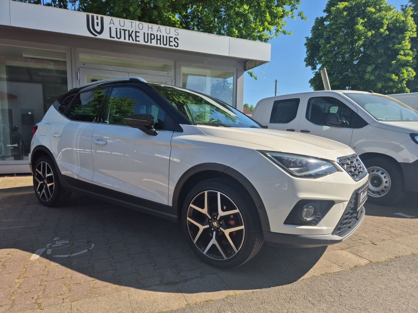 Fahrzeugabbildung SEAT Arona 1.0 TSI Navi Dig. Cockpit Soundsystem ACC