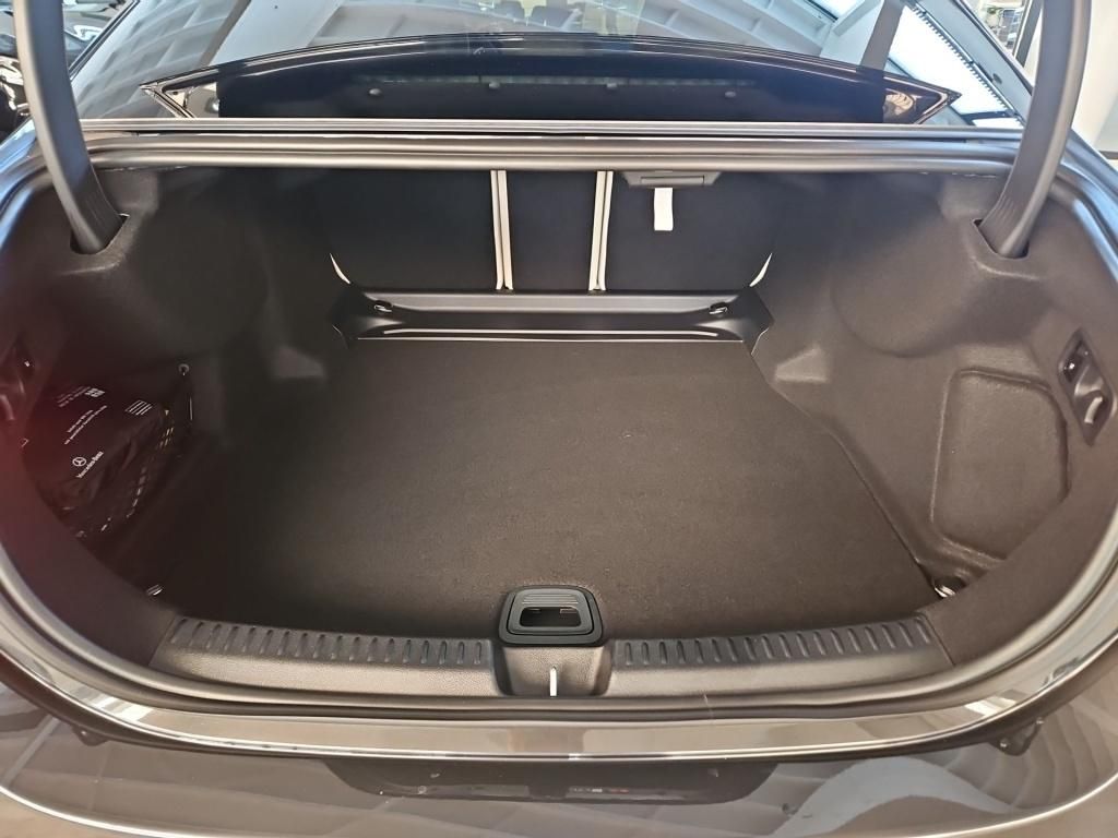 Fahrzeugabbildung Mercedes-Benz E 200 4M Limousine ++AMG+AHK+21''ZOLL+PANO+HEAD+