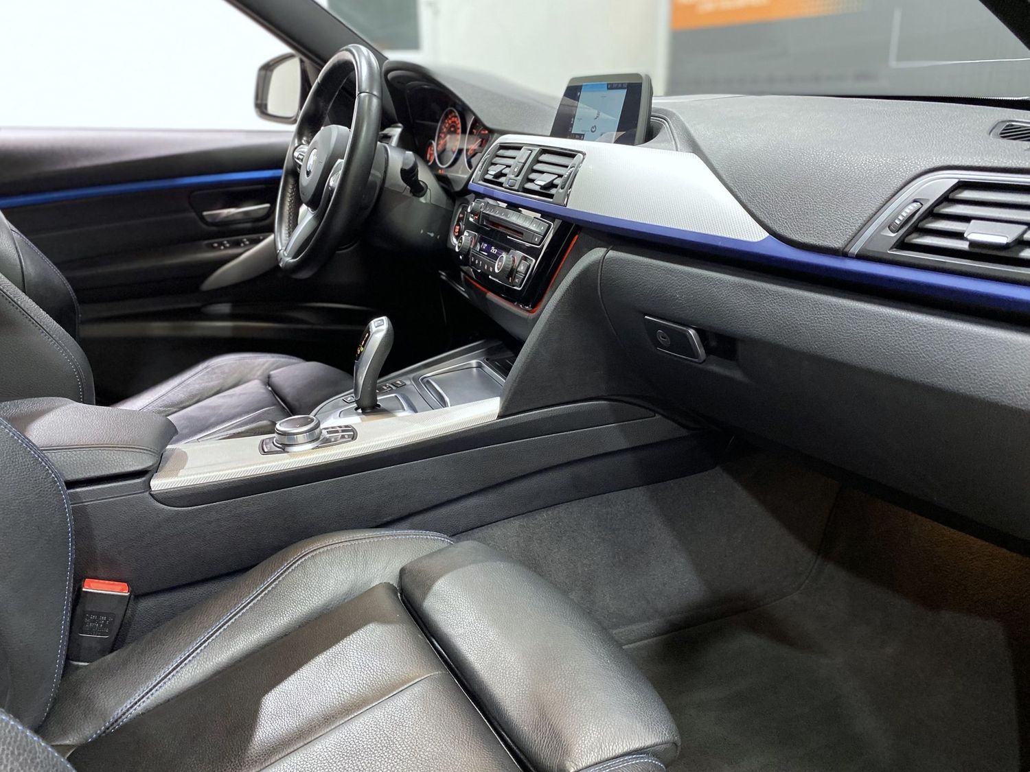 Fahrzeugabbildung BMW 318 d M Sport Shadow #LED#Leder#Tempomat#AHK#Nav