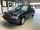 Mercedes-Benz E 220 T-Modell +AHK+KLIMA+SCHIEBEDACH+AUTOMATIK+ - Mercedes-Benz E 220 mit Benzin-Antrieb: Kombi