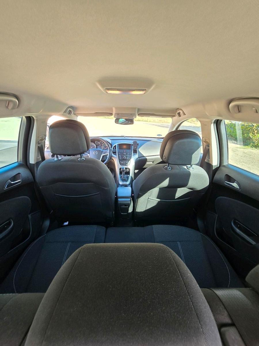 Opel Astra 2013 — photo 8