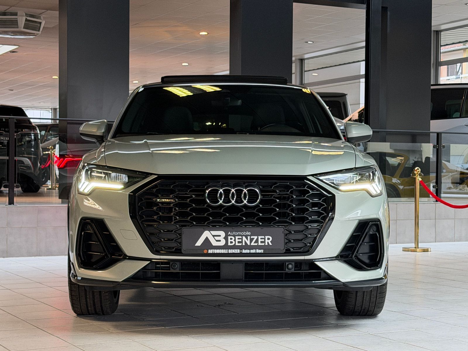 Fahrzeugabbildung Audi Q3 Sportback 45 TFSI quattro S line/PANORAMA/