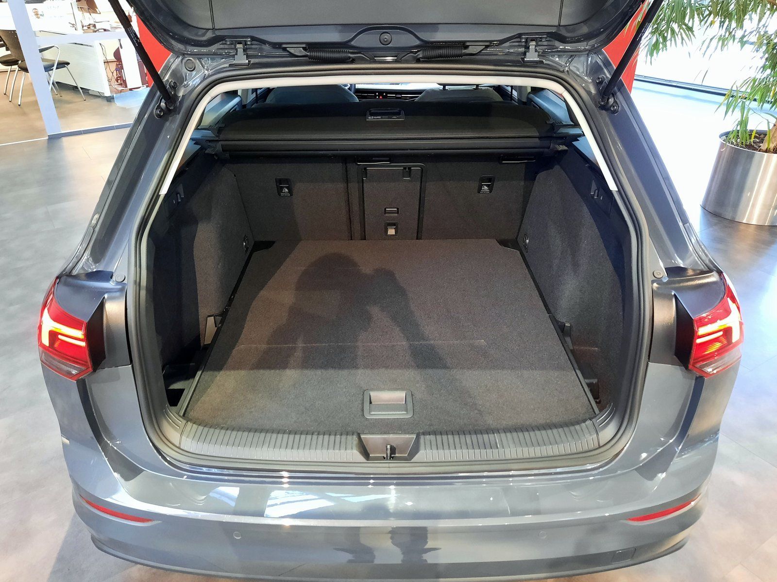 Fahrzeugabbildung Volkswagen Golf Variant Life TDI *Navi*Cam*LED*PDC*Sitzhzg*