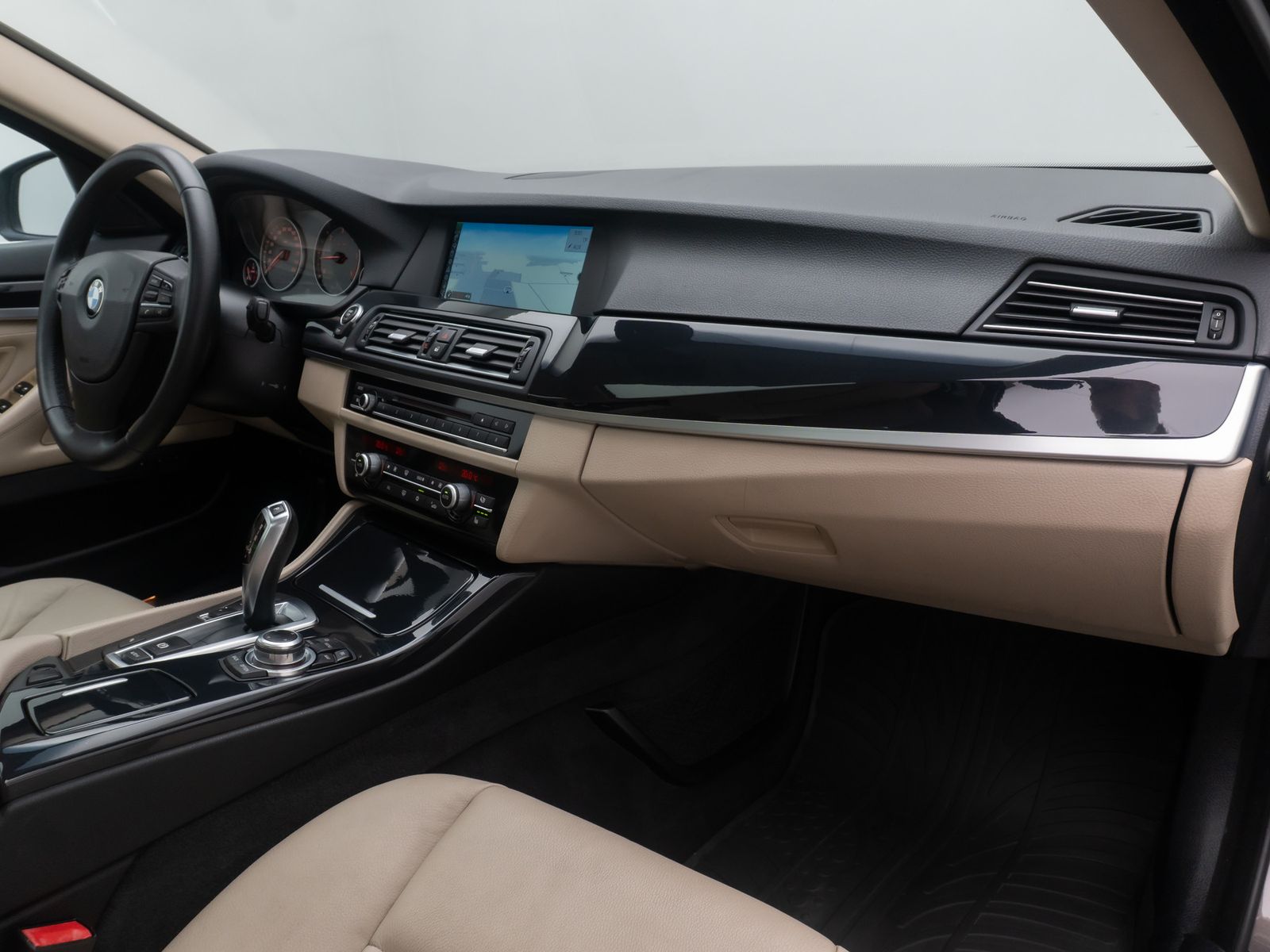 Fahrzeugabbildung BMW 525d Memory Bi-Xenon GeschwindigReg NaviPro HiFi