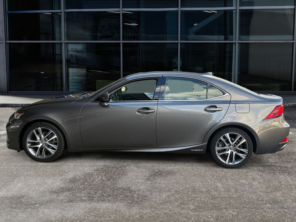 Fahrzeugabbildung Lexus IS 300h Executive Line