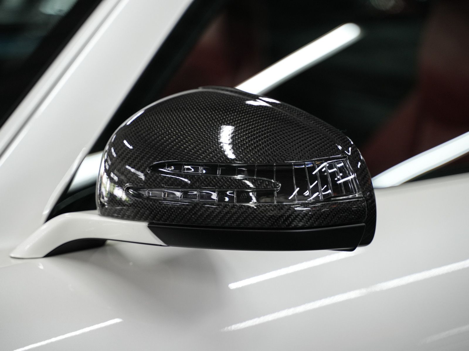 Fahrzeugabbildung Mercedes-Benz SLS AMG Coupe - designo Sonderlack|Carbon Interi