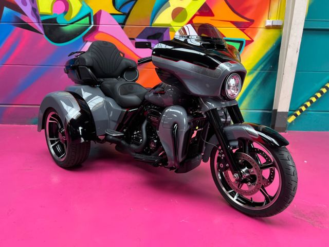 Harley-Davidson Tri Glide CVO 117 / FLHTCUTG /2022 Trike wie NEU