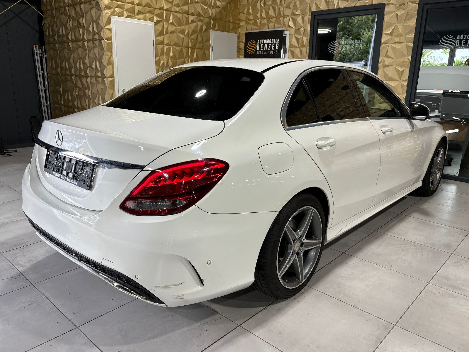 Fahrzeugabbildung Mercedes-Benz C 200 Lim. C 200 CGI/AMG-LINE/PDC/SOUND/SHZ/KLIM