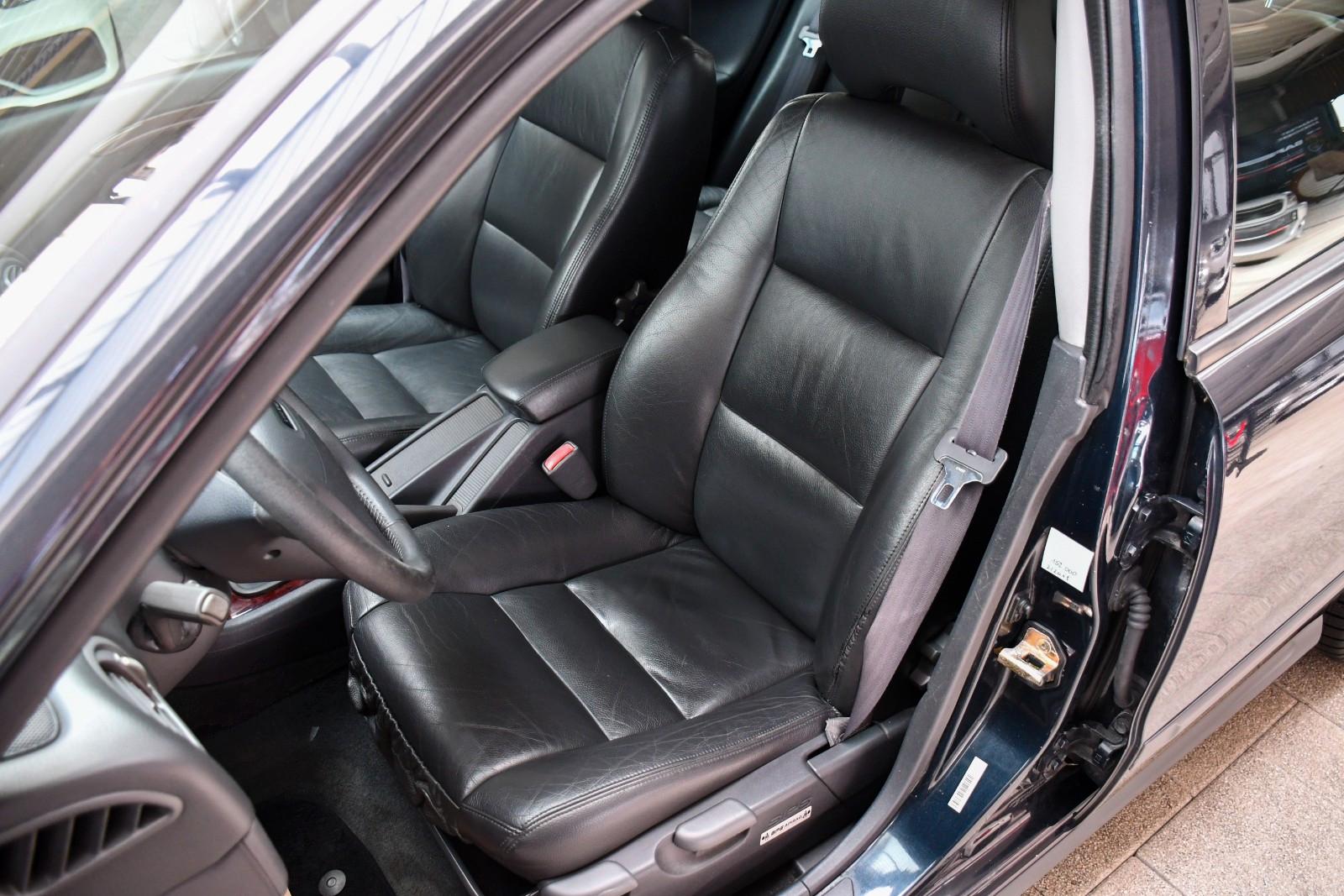 Volvo V40 2.0 165 ch • BVA • Cuir • Sièges chauffants • Climatisation