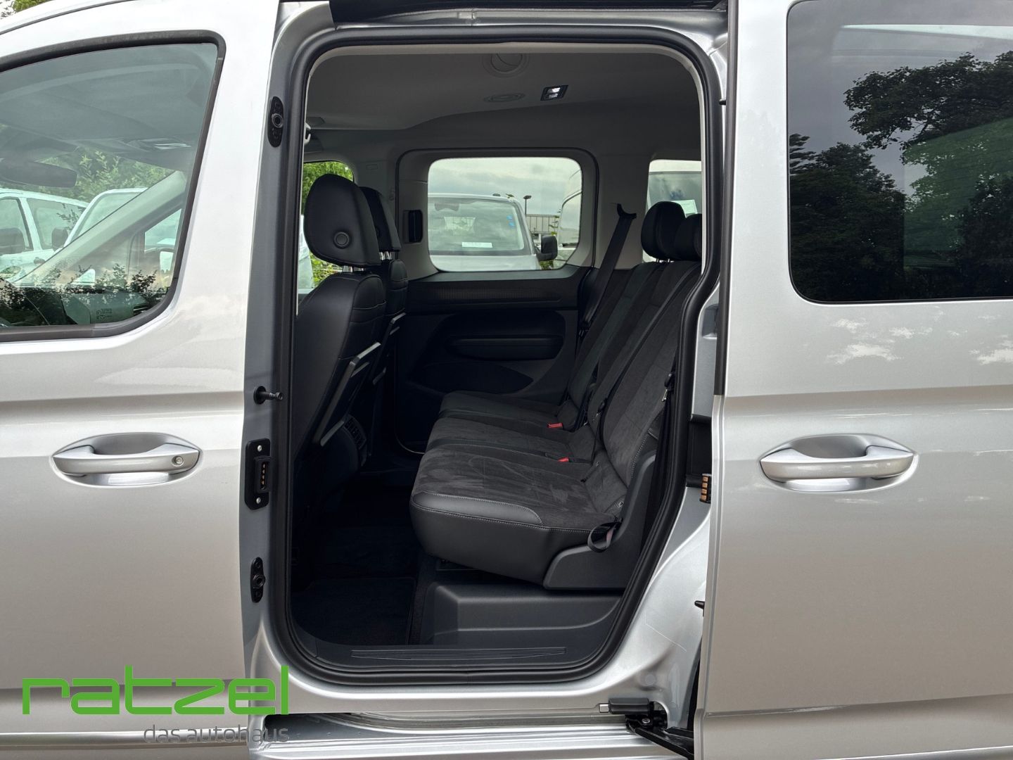 Fahrzeugabbildung Volkswagen Caddy Style TSI 1.5 eHybrid RFK+AHK+NAVI+LED+ACC