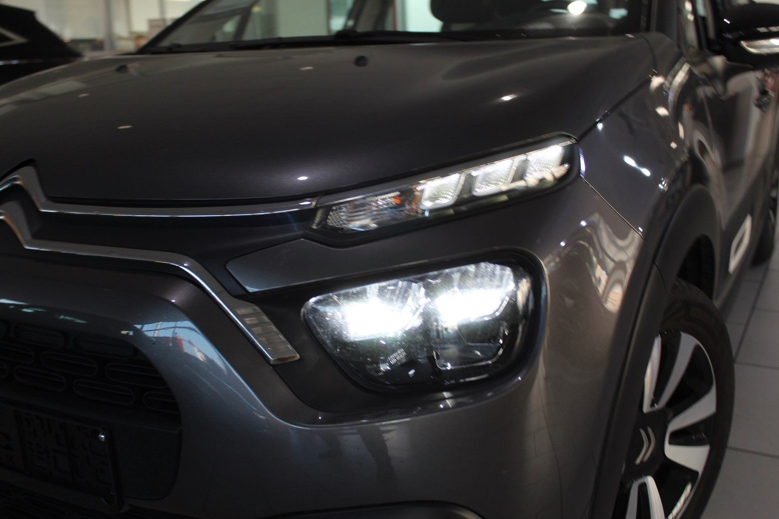 Fahrzeugabbildung Citroën C3 Shine Pack 1.2T NAVI/LED/PDC/TEMPOMAT/DAB+