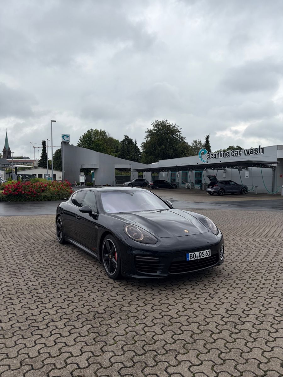 PORSCHE Panamera GTS 