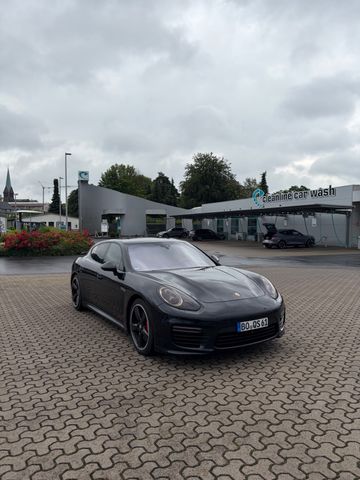 PORSCHE Panamera GTS 