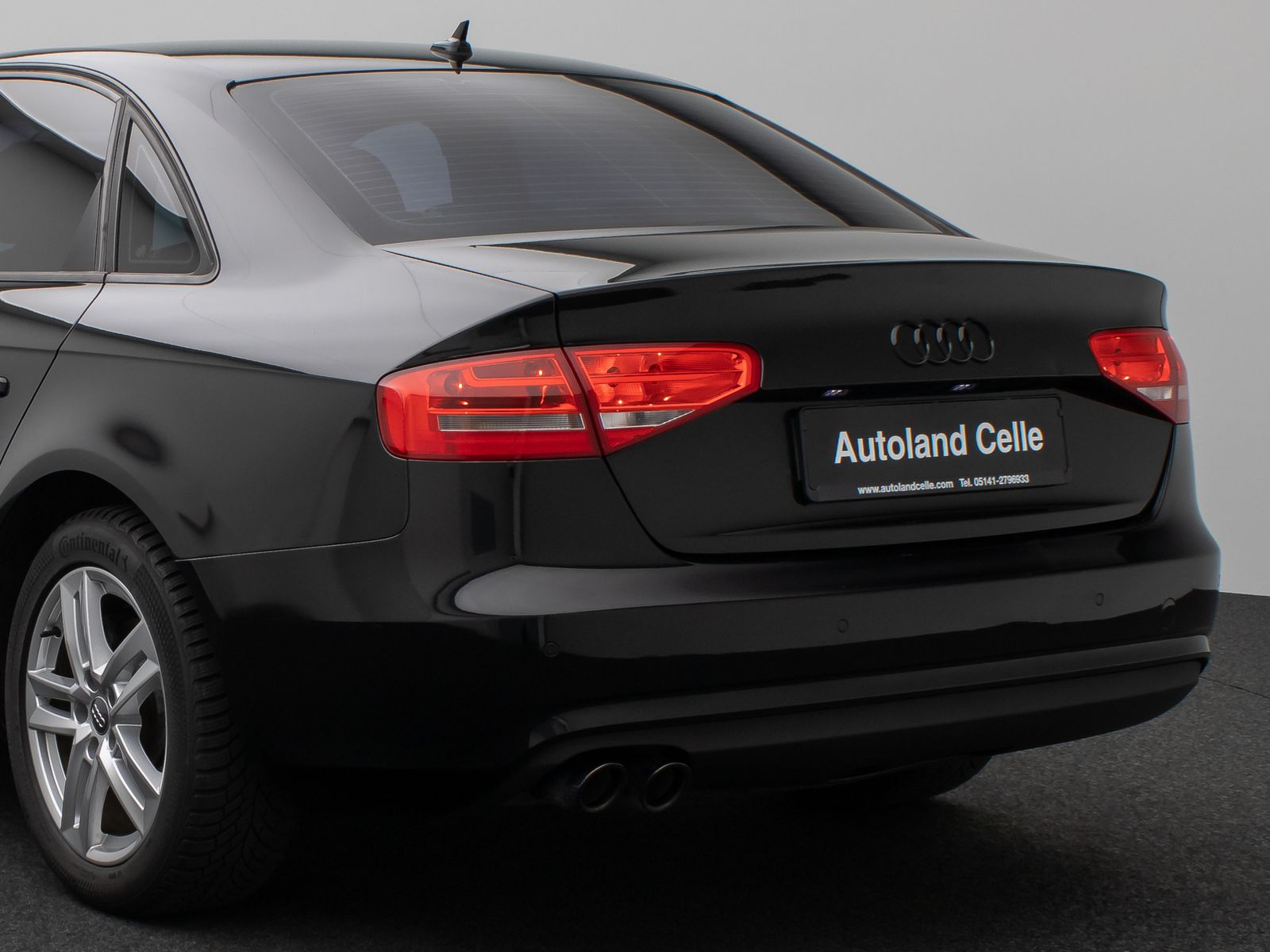 Fahrzeugabbildung Audi A4 Lim. Attraction Navigation Sitzhzg PDC AHK