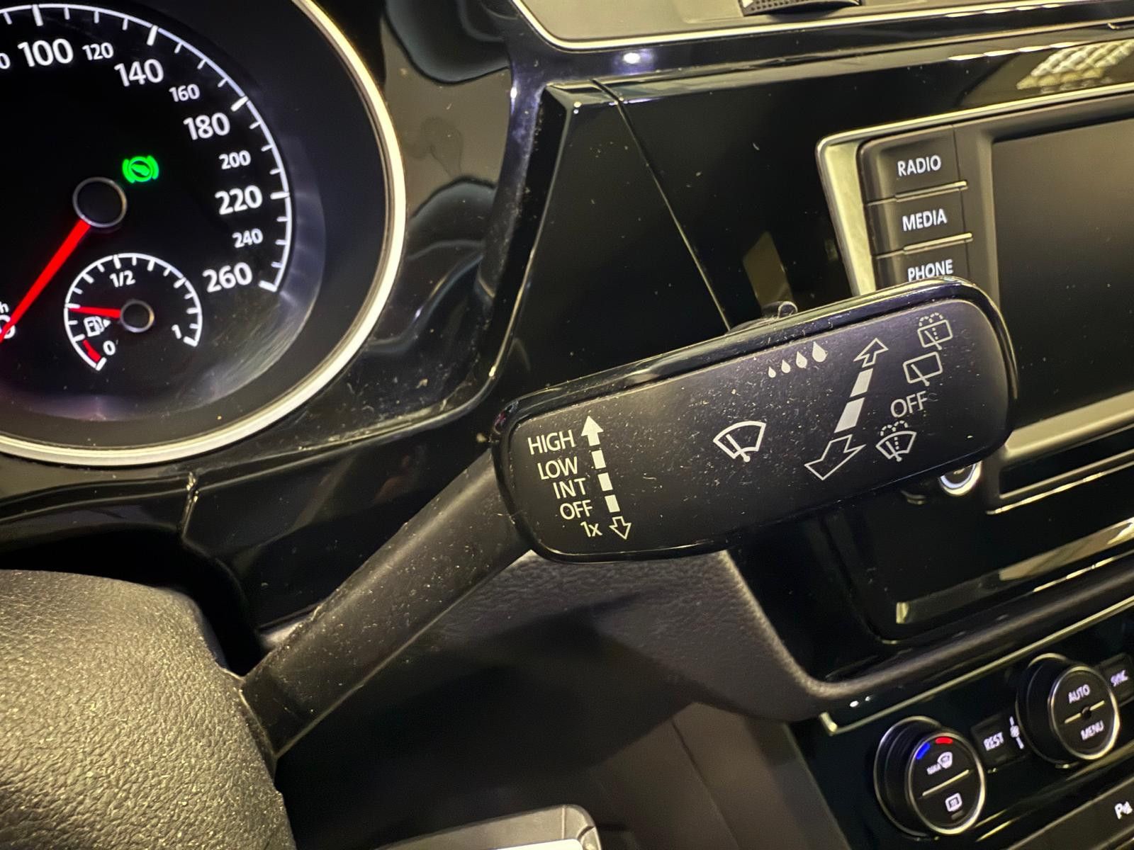 Fahrzeugabbildung Volkswagen Touran Comfortline BMT 7.SITZER/ SCHECKHEFT/ AHK