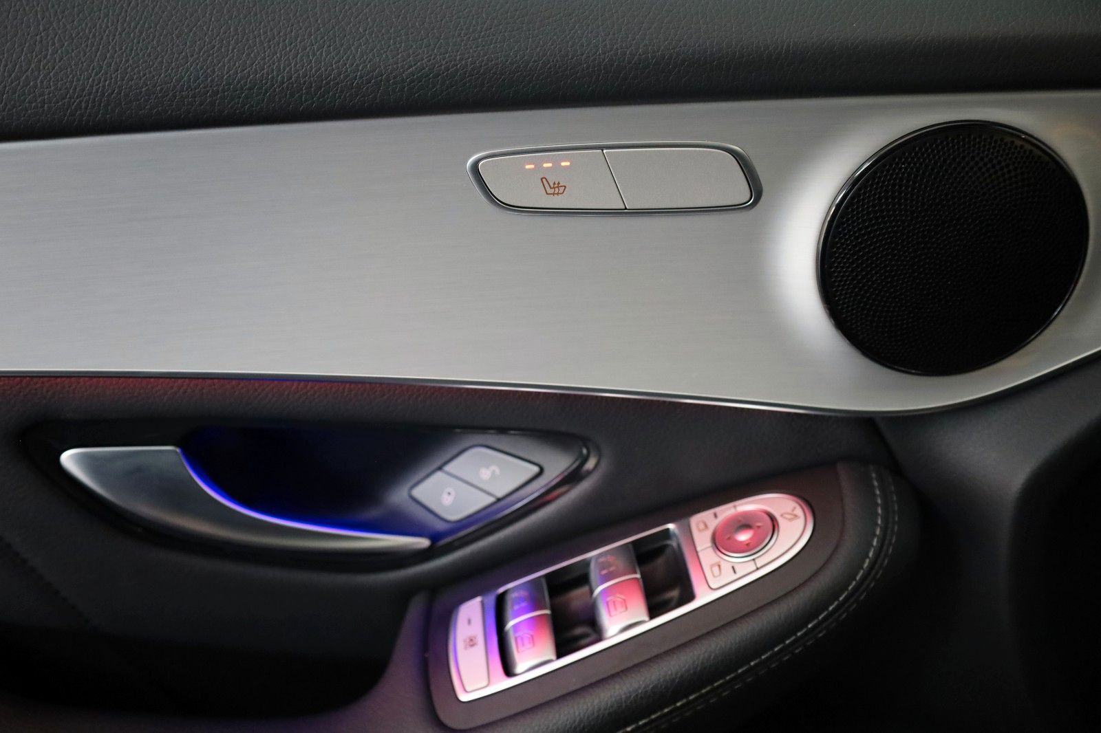 Fahrzeugabbildung Mercedes-Benz GLC 300e 4M Coupe AMG Leder,Navi,LED,360°-Kamera