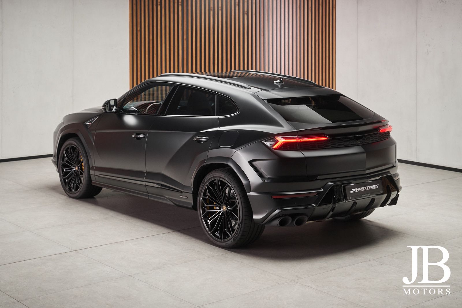 Fahrzeugabbildung Lamborghini Urus SE Panorama 3D B&O Carbon 23 Zoll