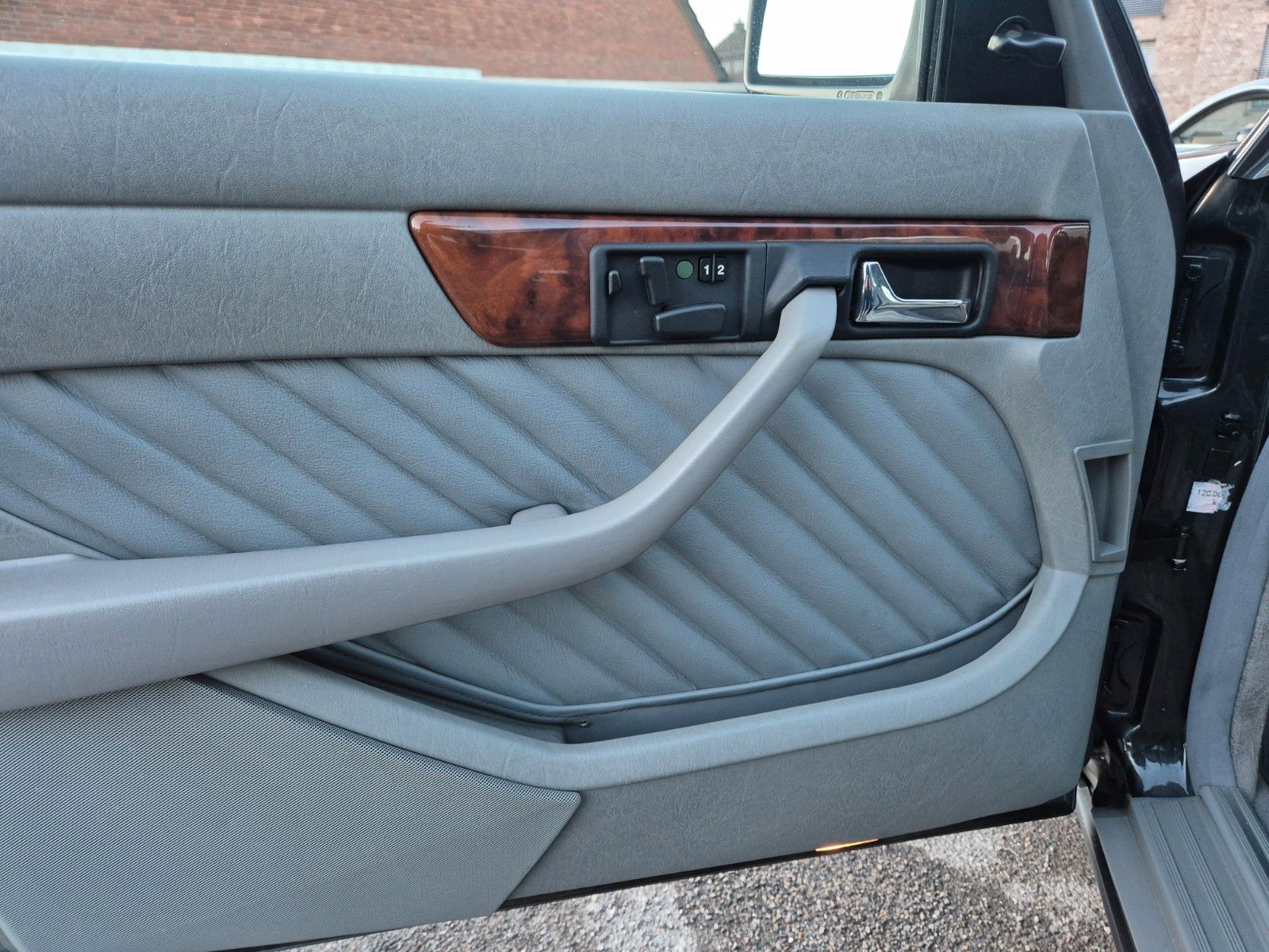 Fahrzeugabbildung Mercedes-Benz 560 SEL/Deutsch/Coupé Sitzanlage/Bestzustand