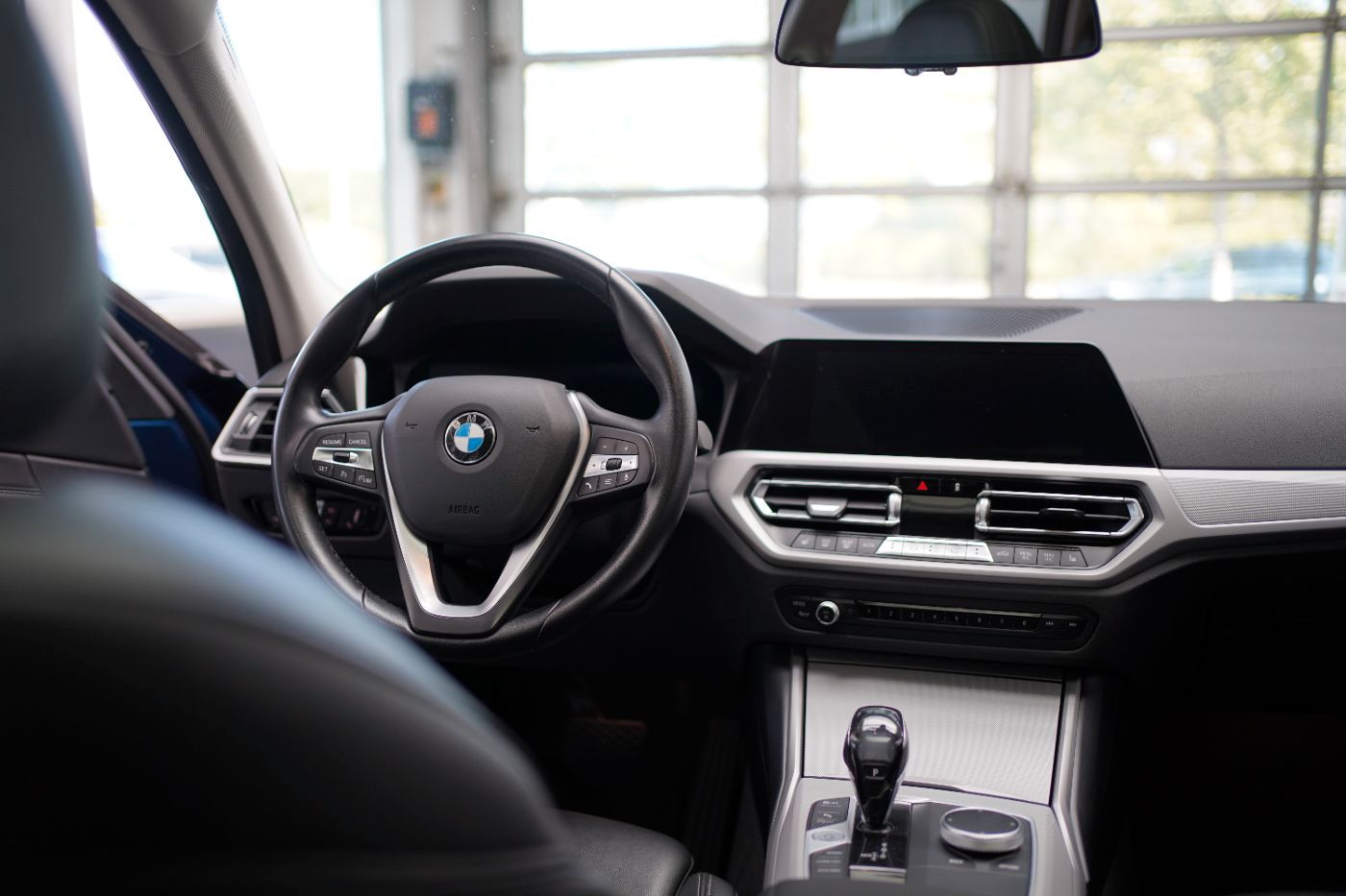 Fahrzeugabbildung BMW 330i Advantage +AHK+Glasdach+Head Up+Laserlicht+