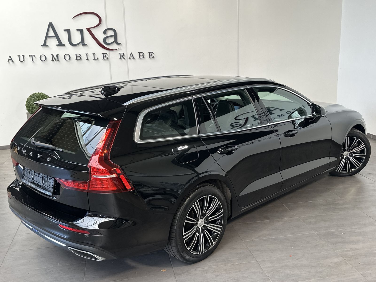 Fahrzeugabbildung Volvo V60 T6 AWD Recharge Inscription NAV+LED+H&K+PANO