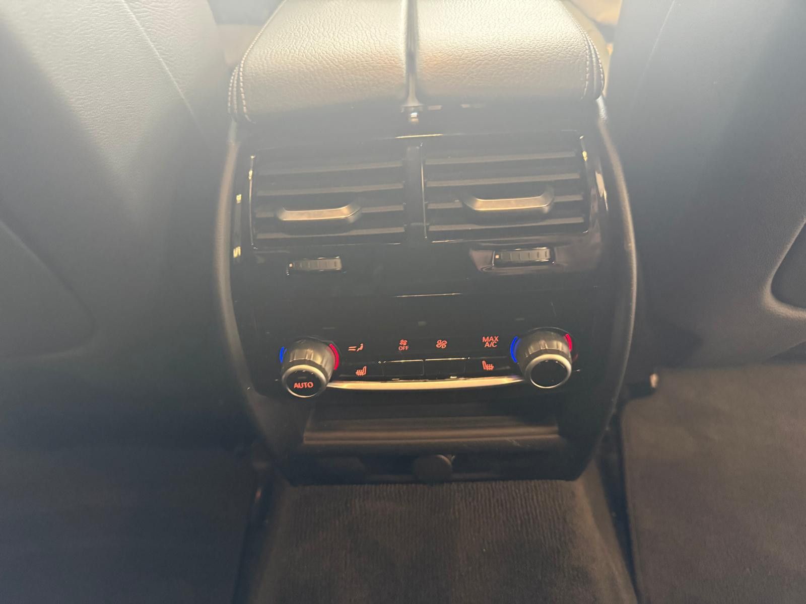Fahrzeugabbildung BMW 540i Touring xDrive M /1.HAND/ SCHECKHEFT