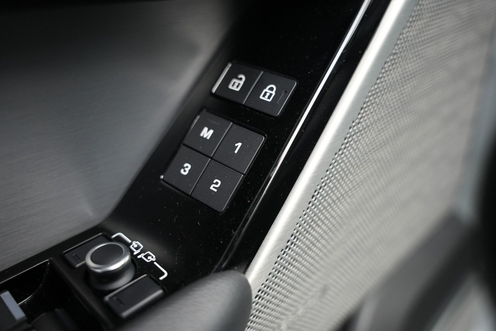 Fahrzeugabbildung Land Rover Range Rover Velar R-Dynamic SE*Pano*HUD*Meridian