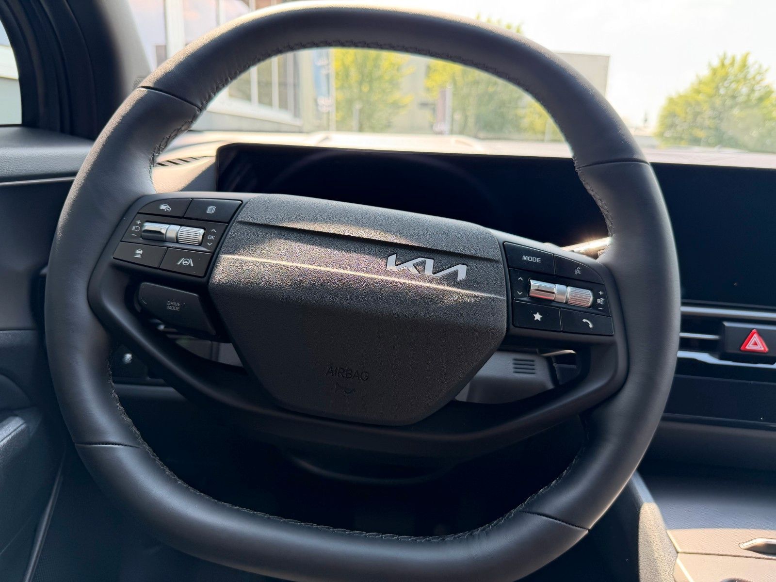 Fahrzeugabbildung Kia Sportage 1.6T 2WD DCT BLACK ED SD