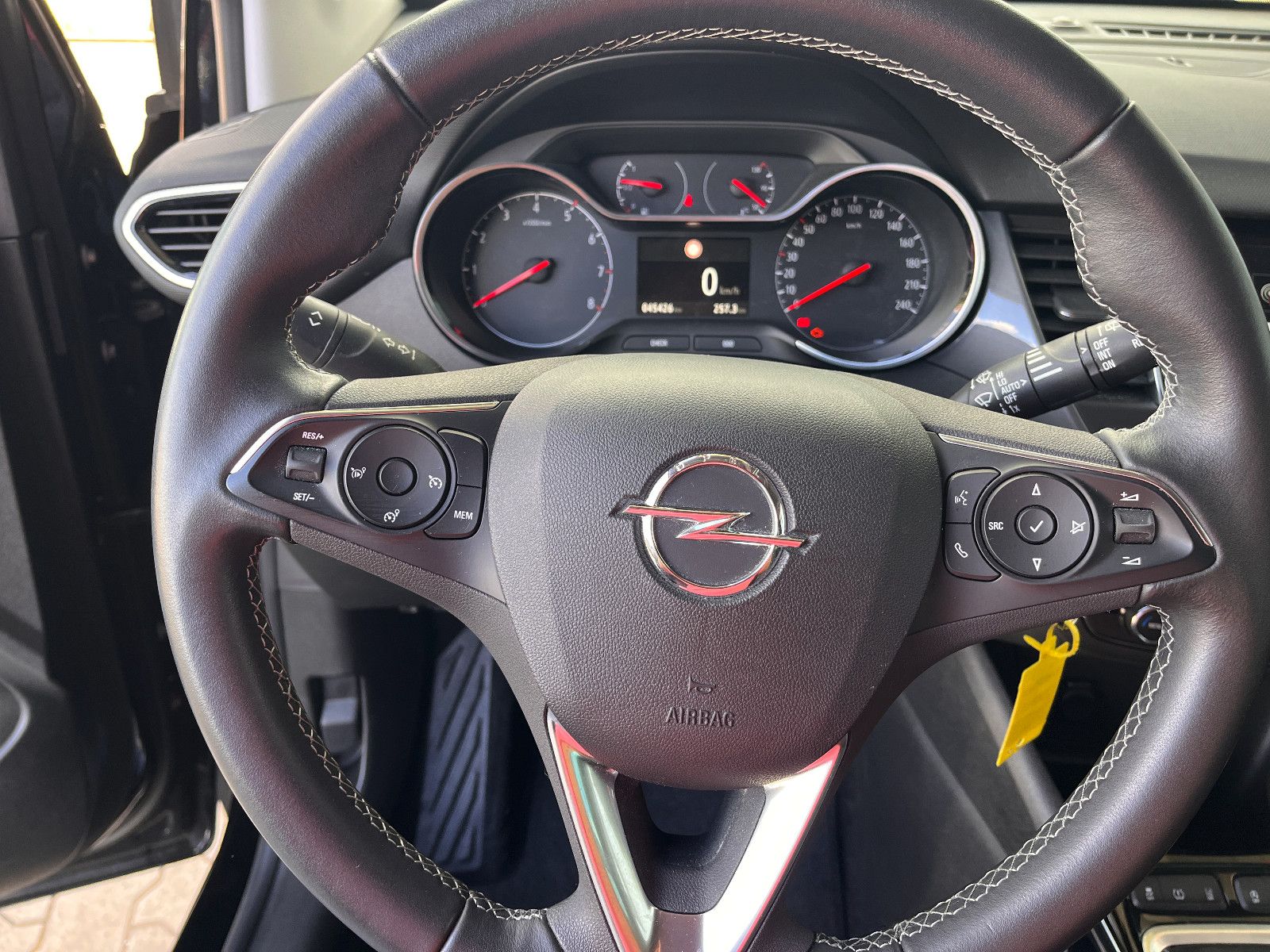 Fahrzeugabbildung Opel Crossland Elegance 1.2 Turbo