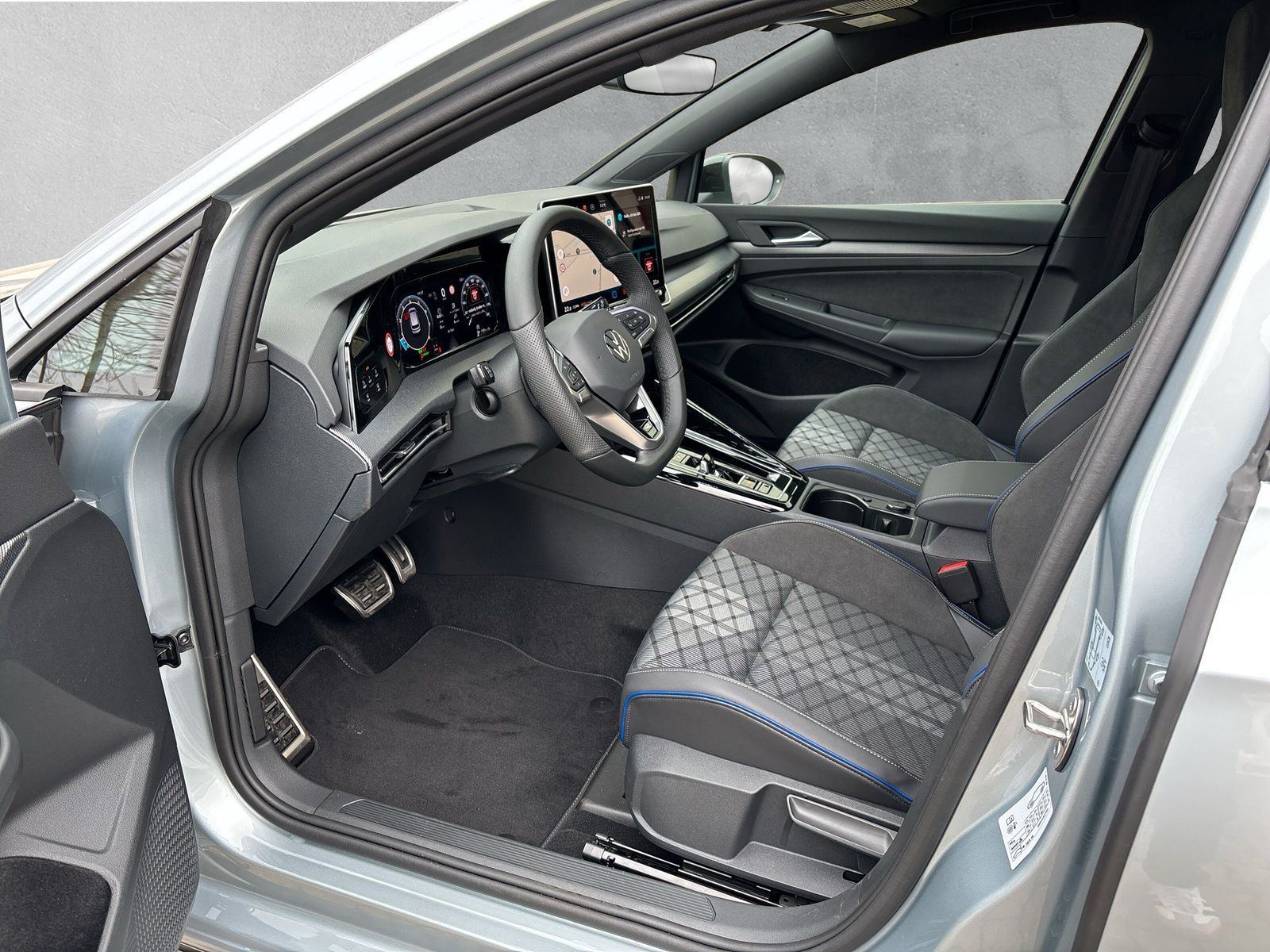 Fahrzeugabbildung Volkswagen Golf R-Line 1,5 eTSI 110kW 7-Gang DSG
