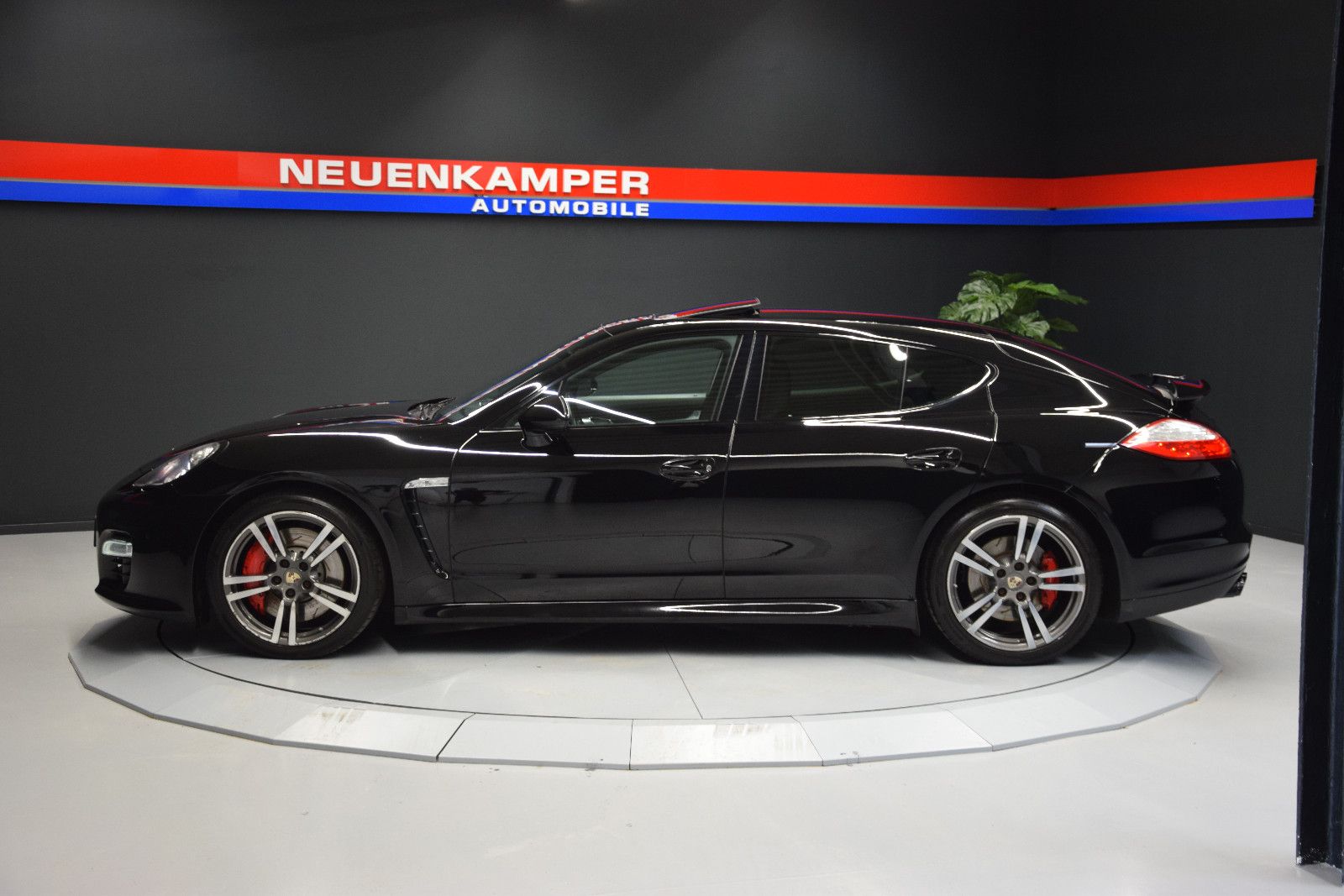 Fahrzeugabbildung Porsche Panamera GTS Bose Schiebedach PASM Sport Chrono