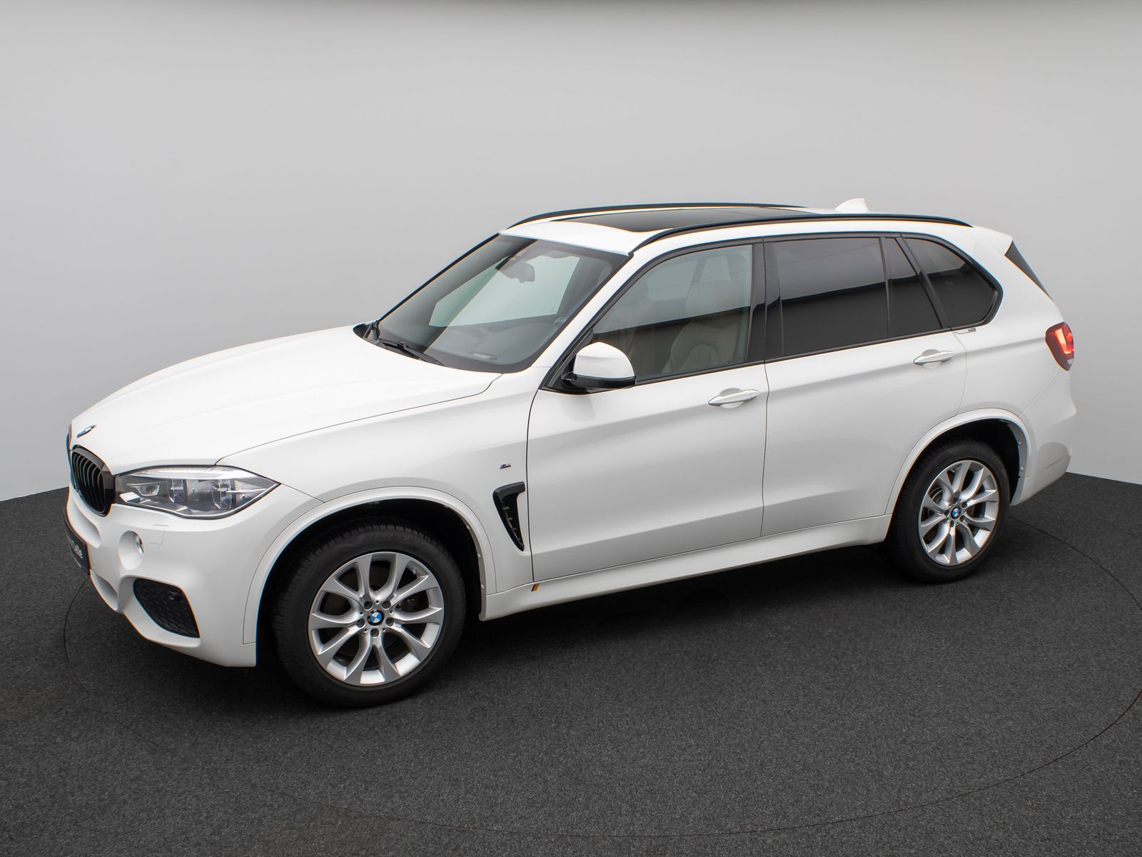 Fahrzeugabbildung BMW X5 xD40d M Sport HUD H/K SoftCL Komfort AHK Alar