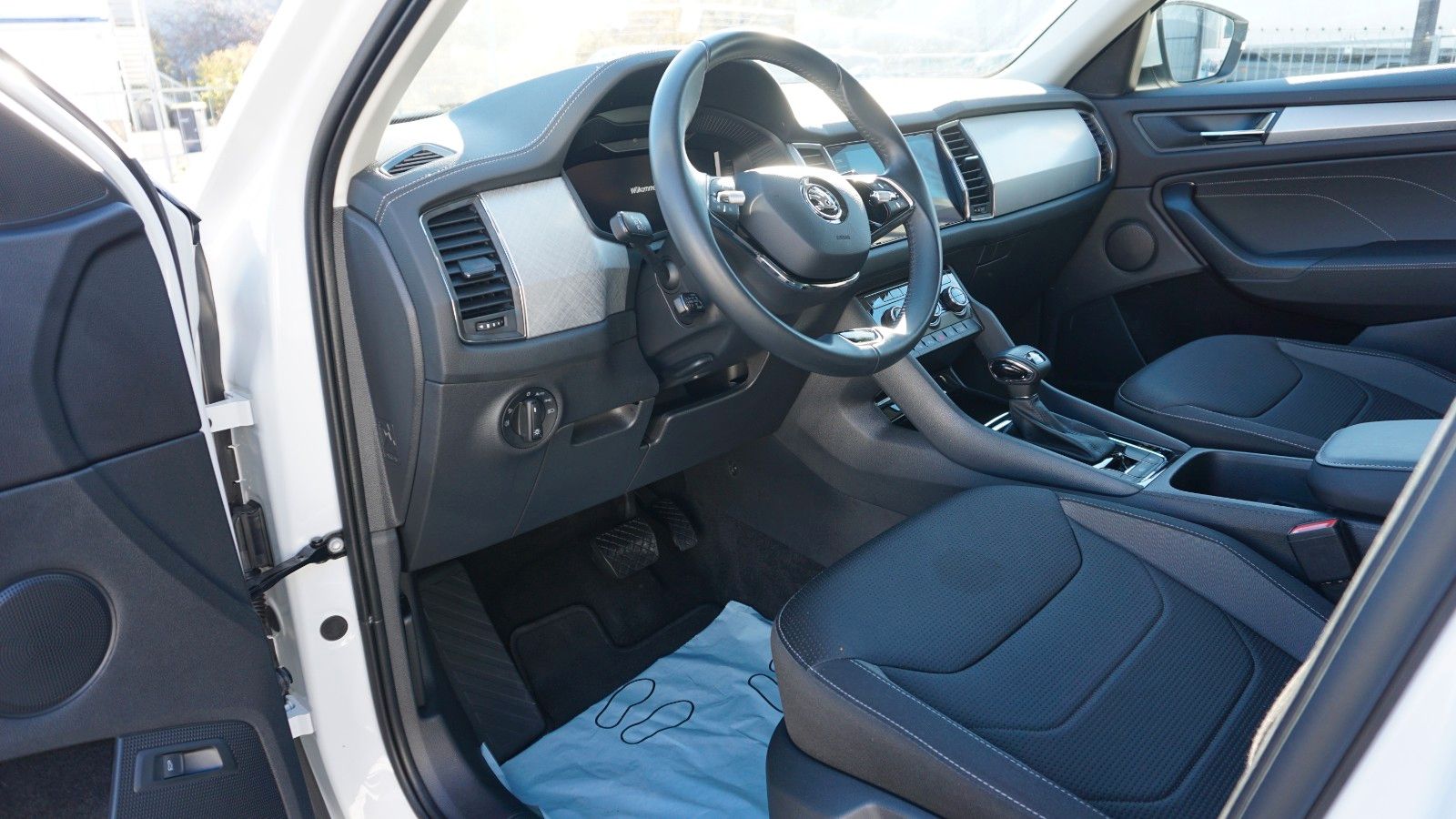 Fahrzeugabbildung SKODA Kodiaq Tour 4x4, LED,Navi,Kamera,SH,DAB,AHK