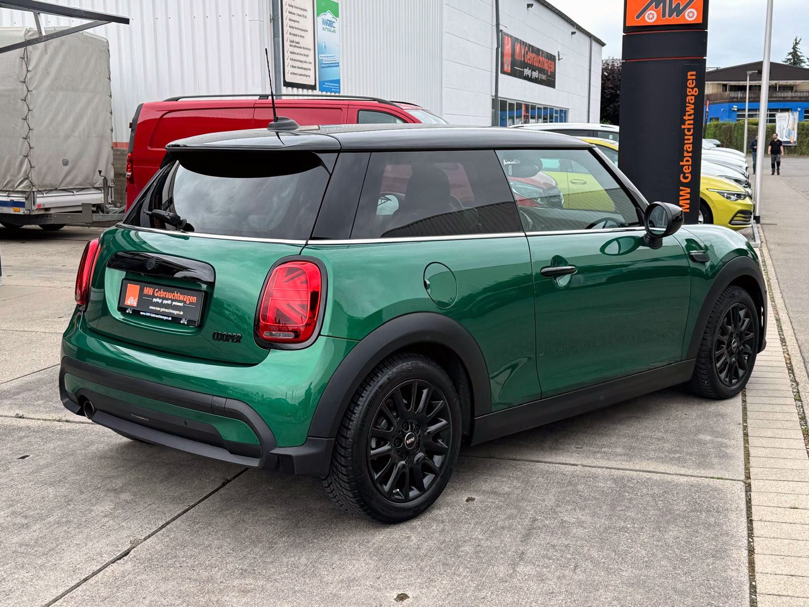 Fahrzeugabbildung MINI COOPER 3-trg. Classic-Trim LED KAM PDC CarPlay