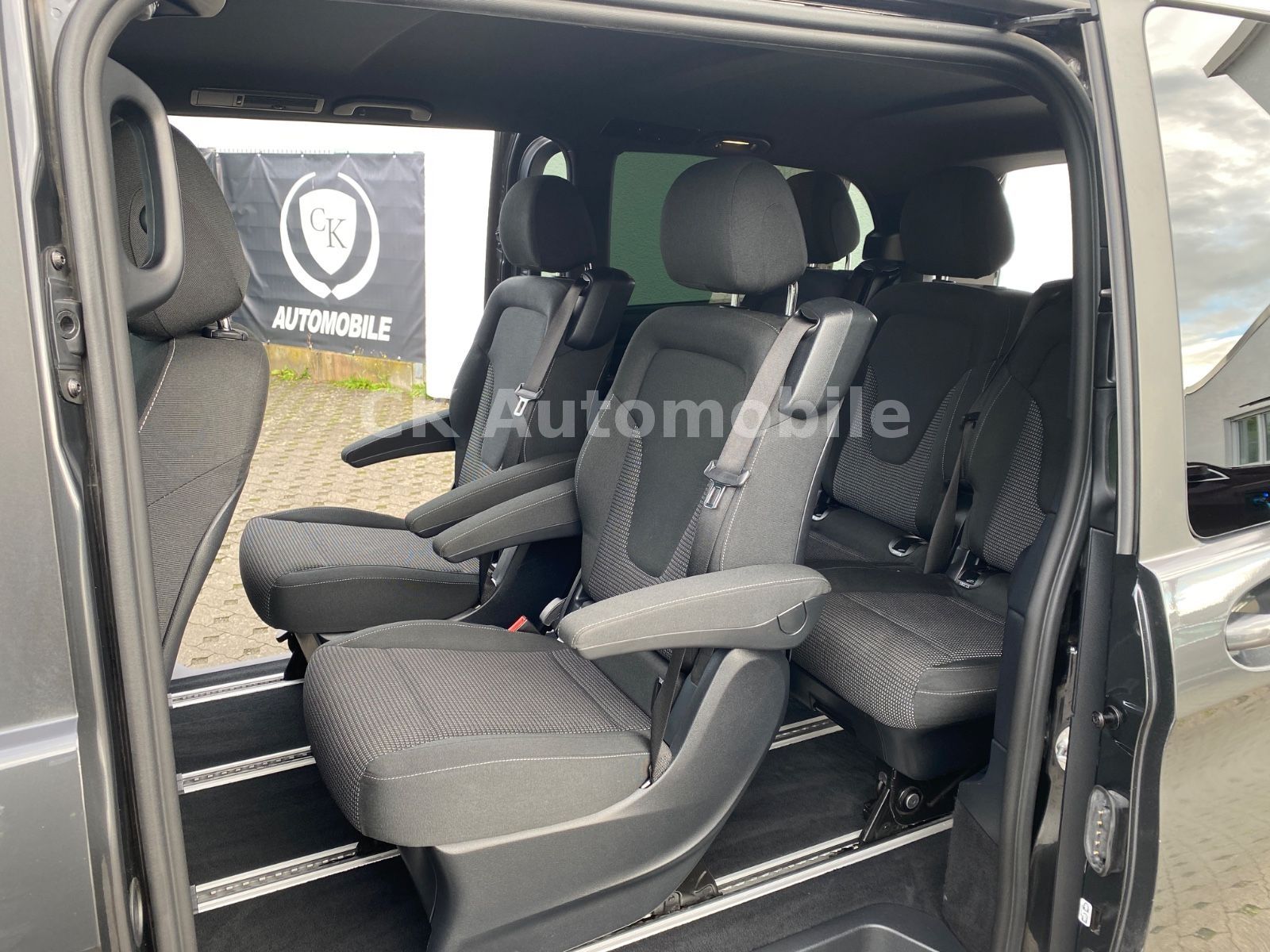 Fahrzeugabbildung Mercedes-Benz V 300 d EDITION 4MATIC lang/7Sitze/Navi/Kam./LED