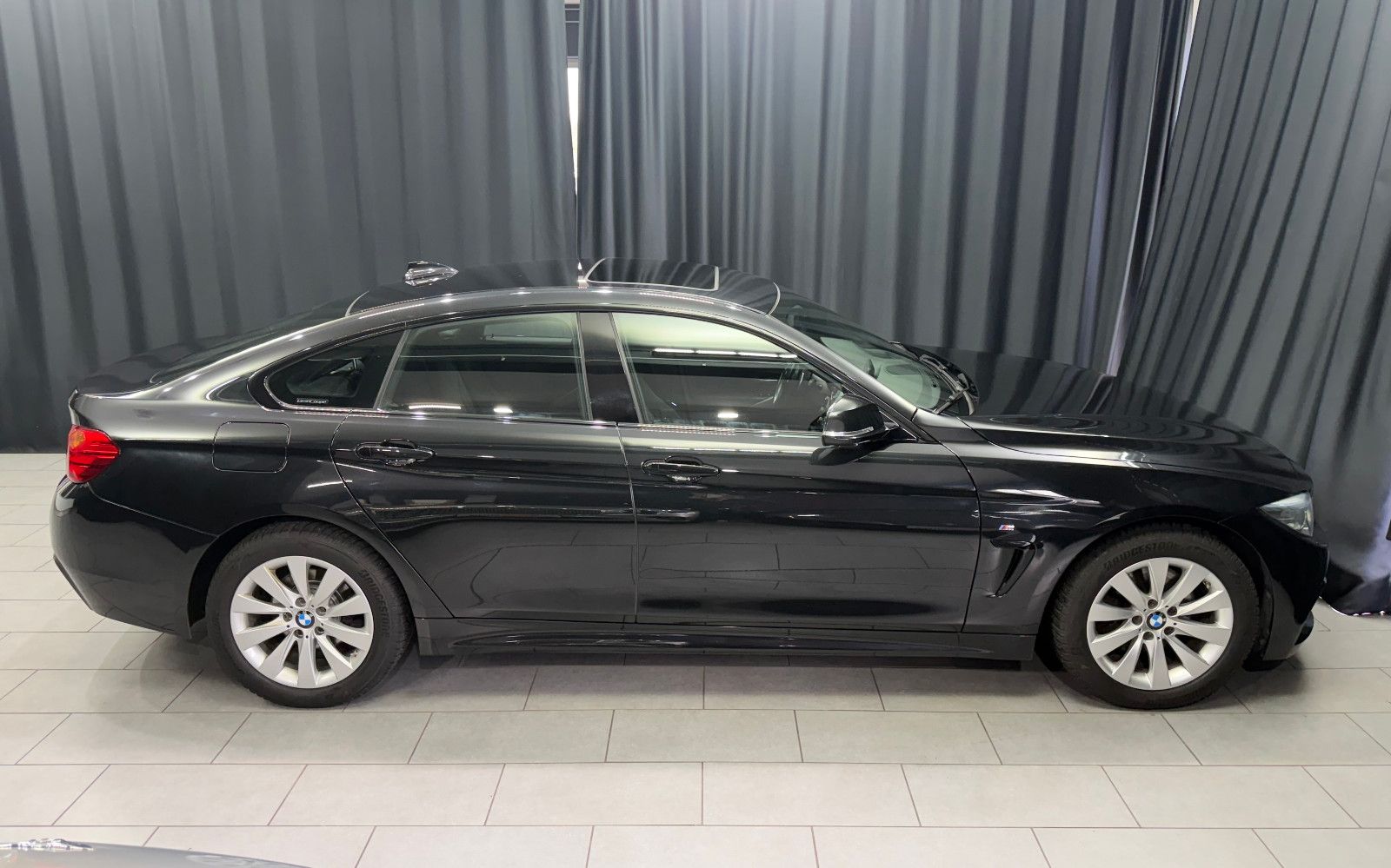 Fahrzeugabbildung BMW BMW 428i xDrive Gran Coupe M Sport|H&K|PANO|1.Hd