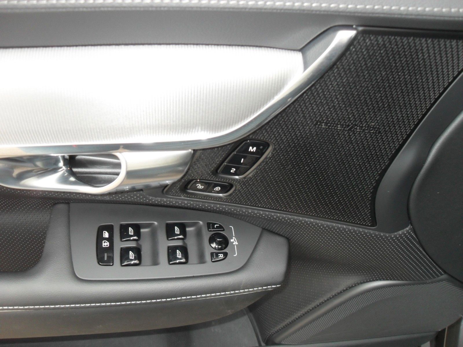 Fahrzeugabbildung Volvo V90 B4 Kombi Plus Dark | Standheizung / Timer