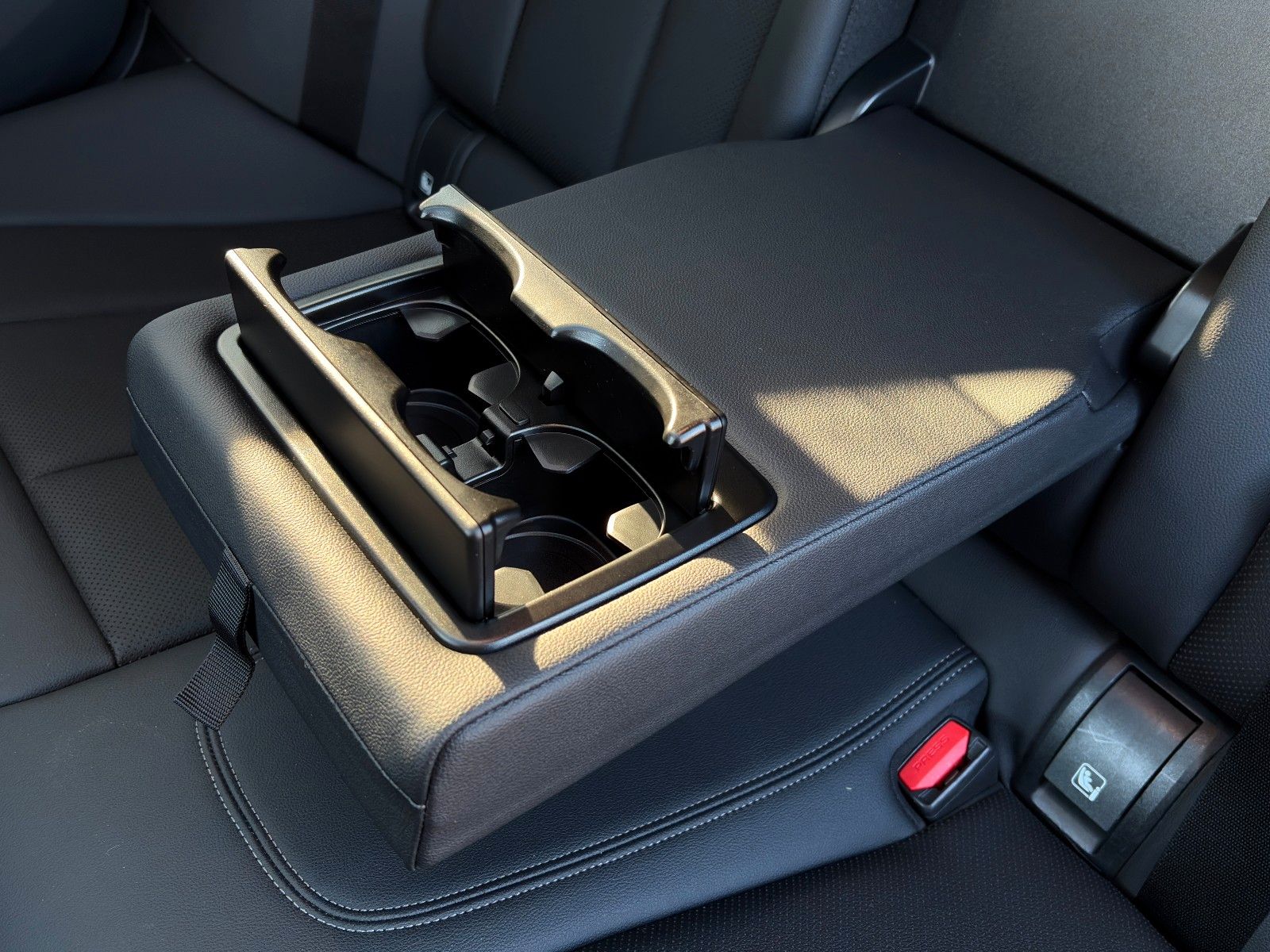 Fahrzeugabbildung BMW 330i Touring LEDER AKUSTIK PANO LED HiFi CarPlay