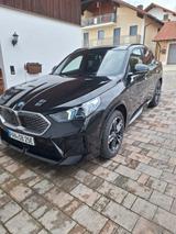 BMW iX2 eDrive20 - M-Sport, HUD, AHK, el.Sitze - BMW iX2 mit Elektro-Antrieb