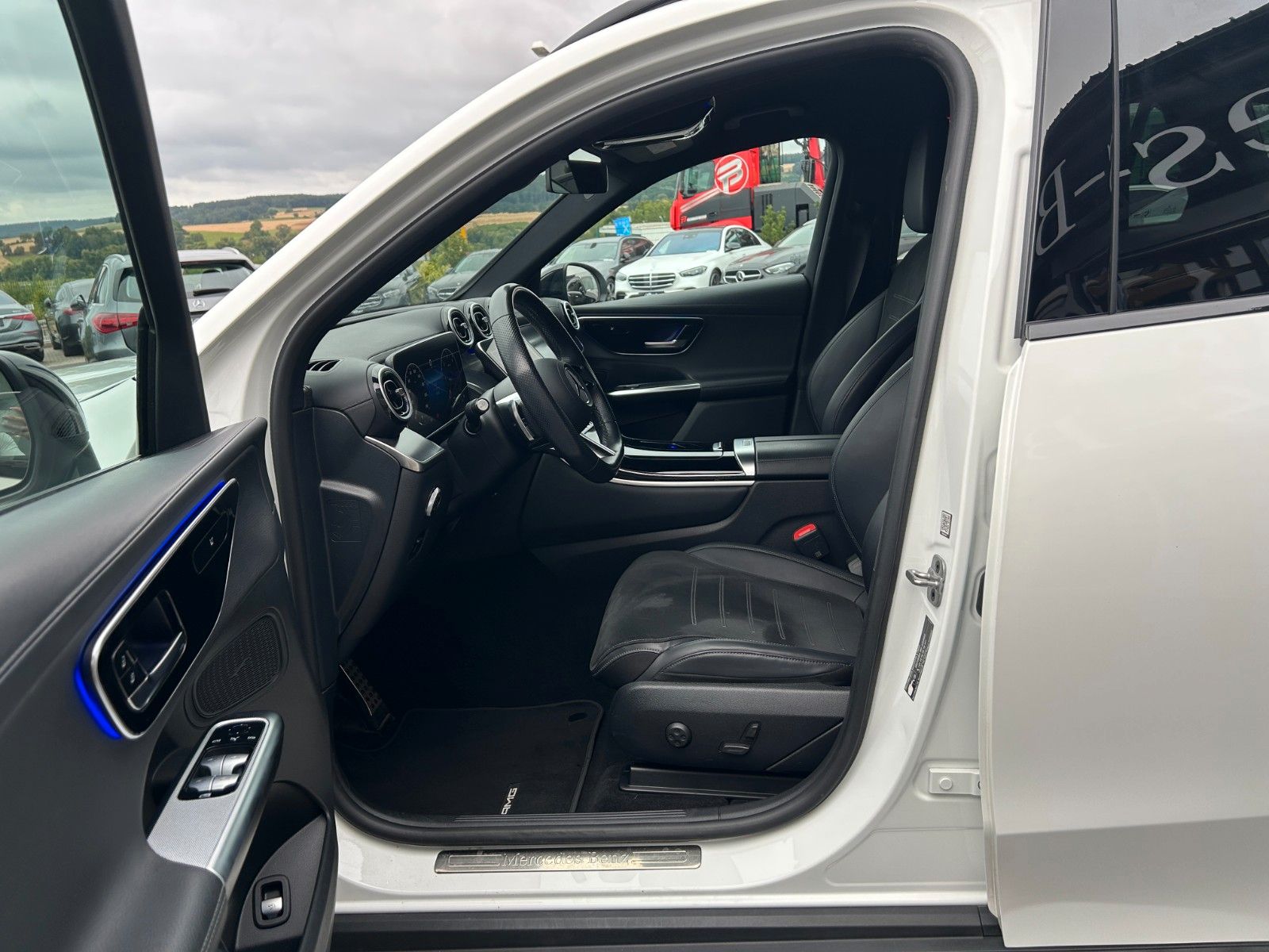 Fahrzeugabbildung Mercedes-Benz GLC 220d AMG+Night+RKamera+SportfahrW+AmbientePr