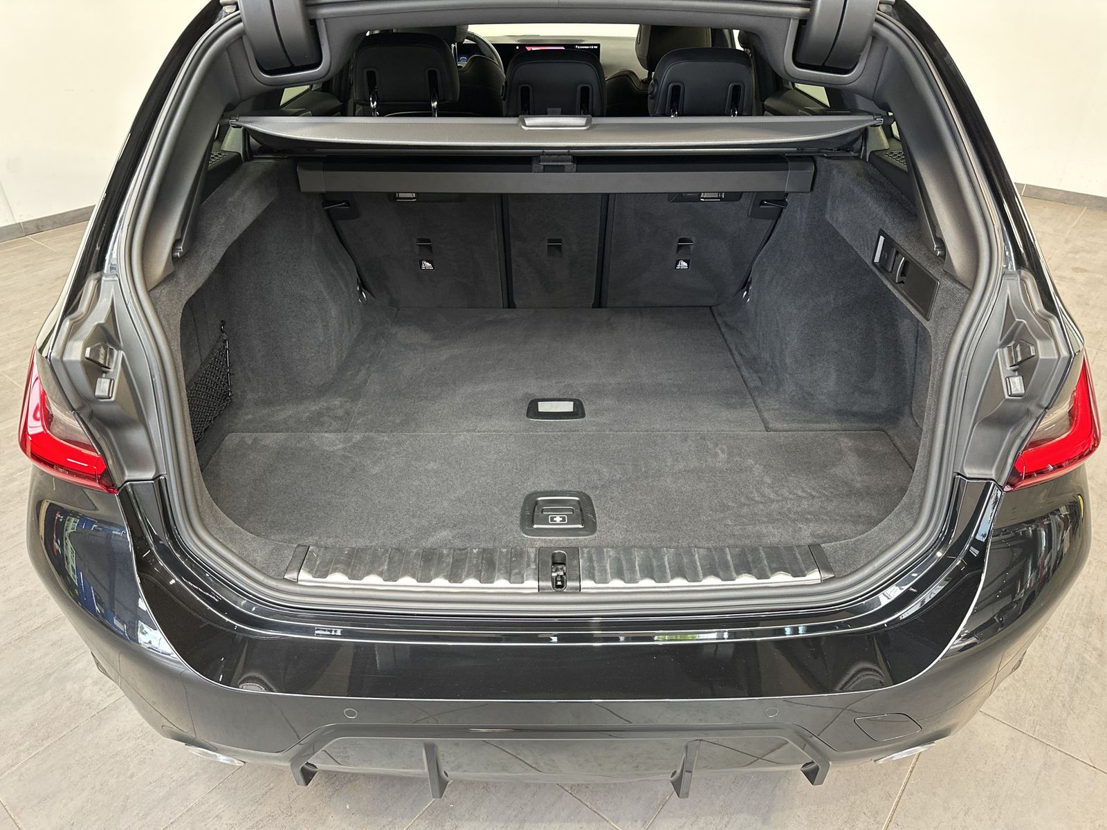 Fahrzeugabbildung BMW 320d Touring M-Sport NAV+LED+ACC+SHZ+VCOCKPIT+PP