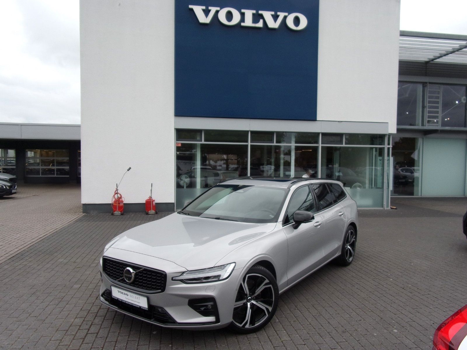 Volvo V60 B4 Kombi Plus Dark foto 1