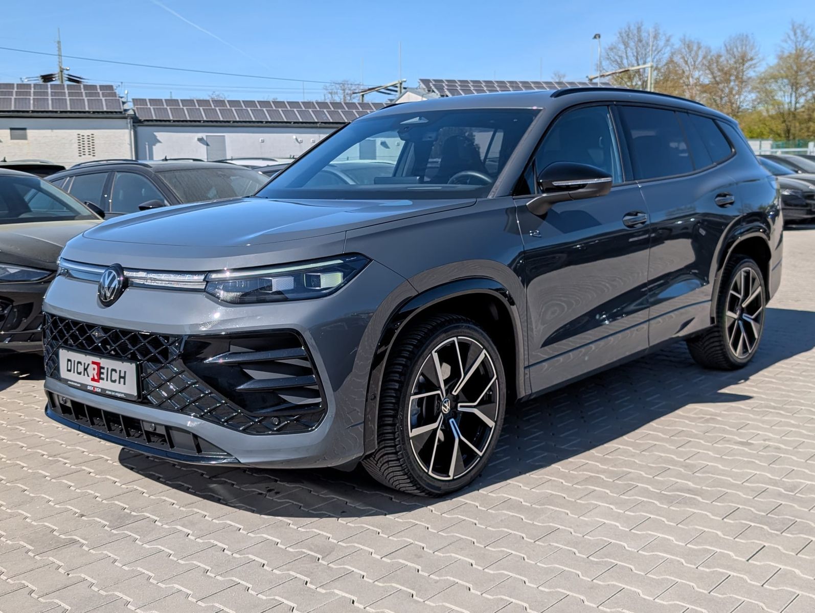 Fahrzeugabbildung Volkswagen Tayron 2.0TDI 4M R-Line 7Si*MATRIX*AHK*PANO*H&K