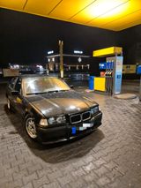 BMW E36 316i 1994 Schwarz - BMW 316 mit Benzin-Antrieb: Limousine, 316i E36