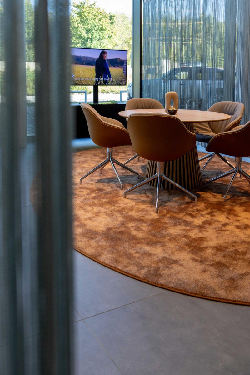 showroom-image-top